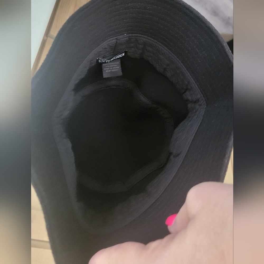 Steve Madden bucket hat. NWT. Great Fall Acsessory - Picture 2 of 5